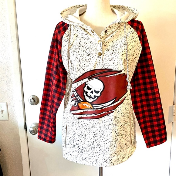 Tampa Bay Buccaneers Hoodie - Picture 1 of 4
